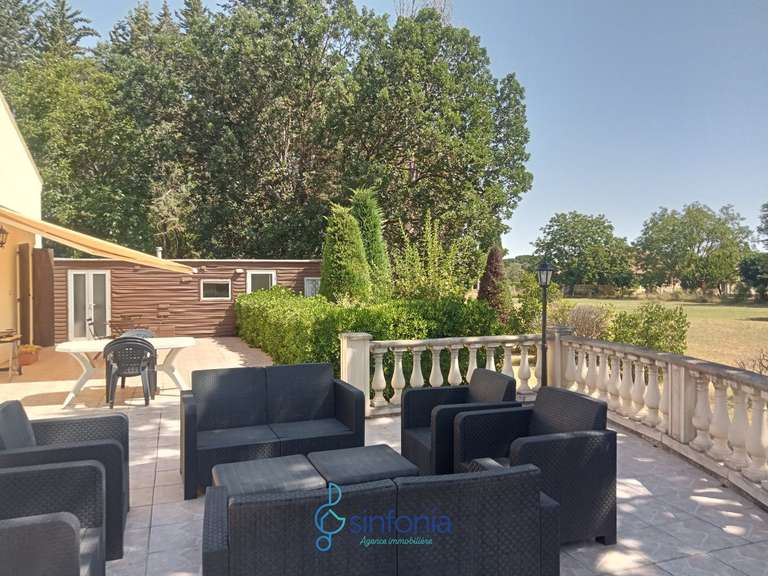 Maison Saint-Quentin-la-Poterie - 2 chambres - 109m²