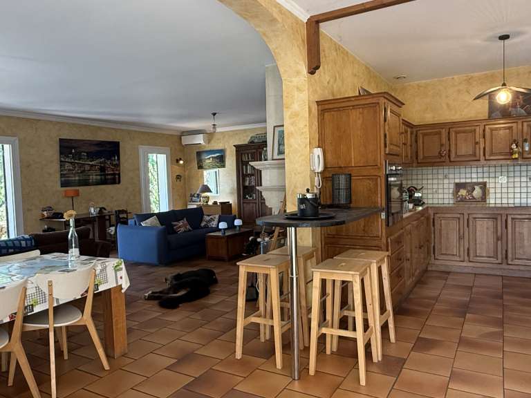 Maison Saint-Quentin-la-Poterie - 2 chambres - 109m²