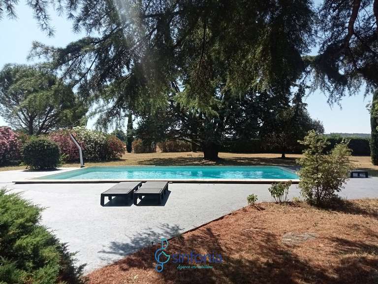 Maison Saint-Quentin-la-Poterie - 2 chambres - 109m²