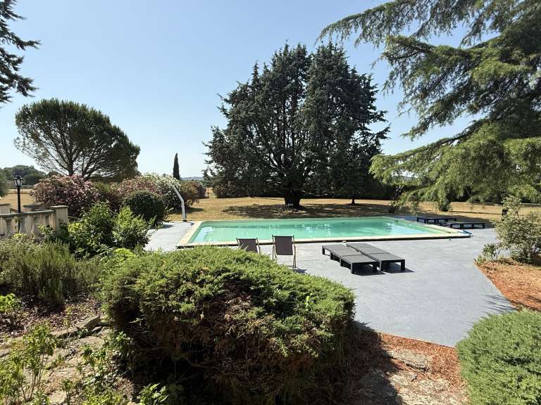 Maison Saint-Quentin-la-Poterie - 2 chambres - 109m²