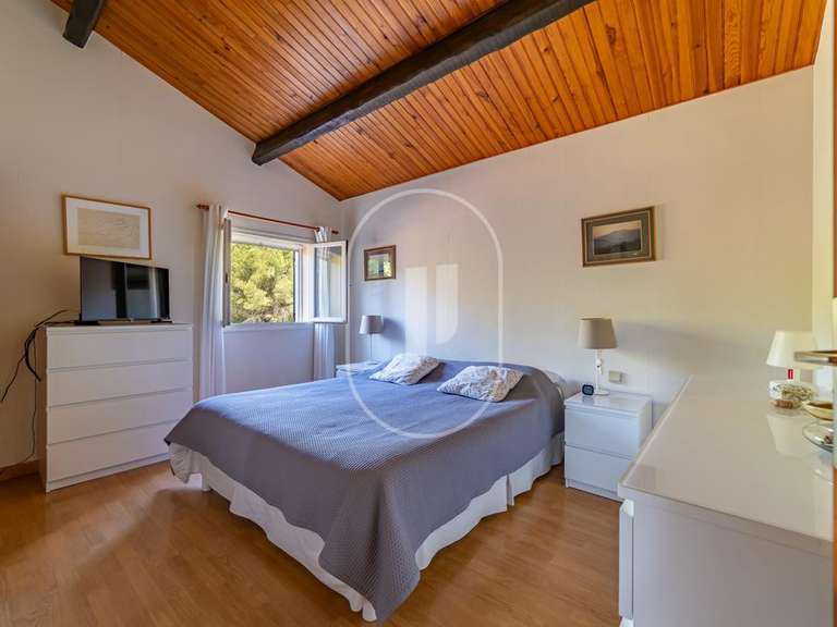 Maison Saint-Quentin-la-Poterie - 4 chambres - 138m²