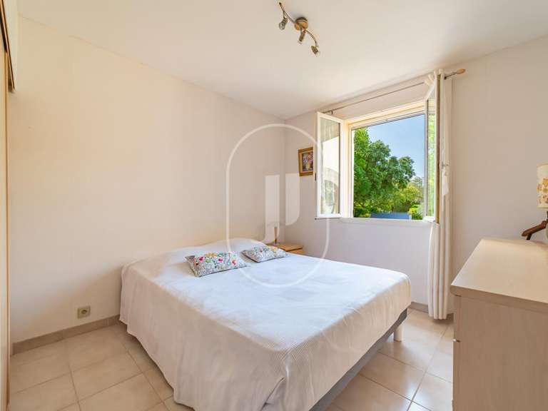 Maison Saint-Quentin-la-Poterie - 4 chambres - 138m²