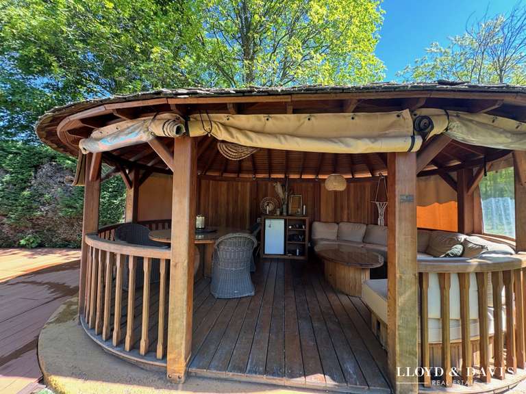 Maison Saint-Rambert-d'Albon - 9 chambres - 390m²