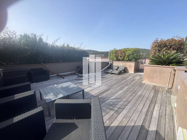 Appartement Saint-Raphaël - 2 chambres - 77m²