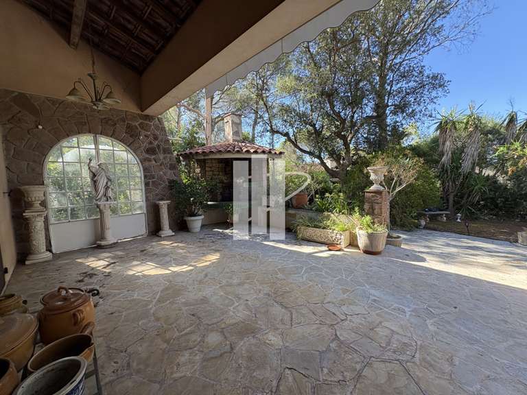Maison Saint-Raphaël - 4 chambres - 205m²