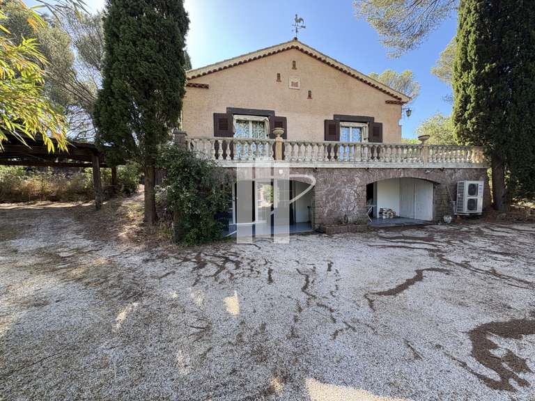 Maison Saint-Raphaël - 4 chambres - 205m²