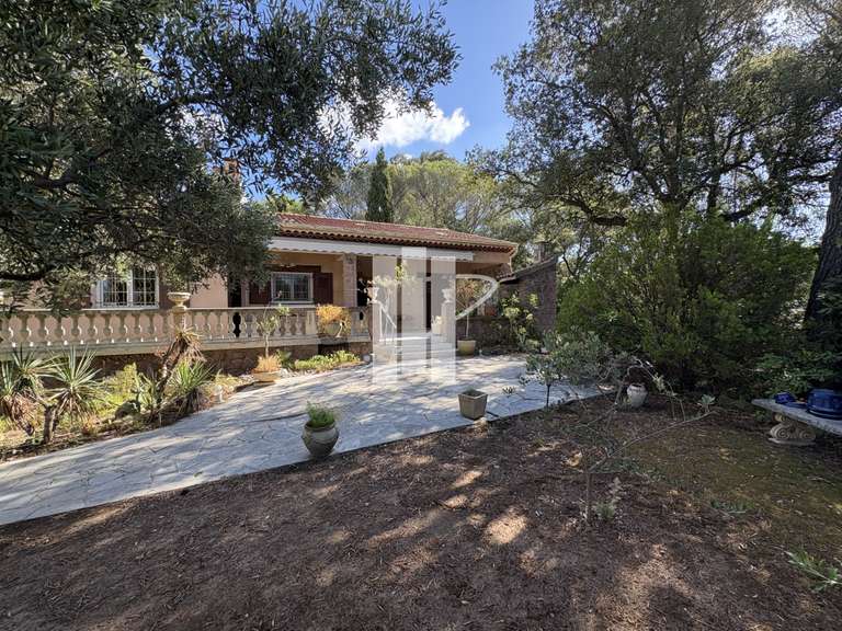 Maison Saint-Raphaël - 4 chambres - 205m²