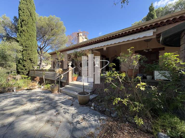 Maison Saint-Raphaël - 4 chambres - 205m²