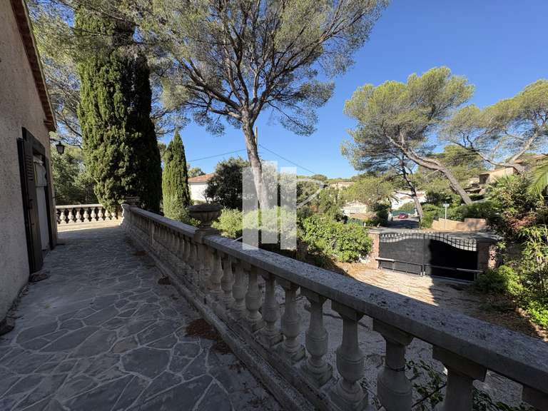 Maison Saint-Raphaël - 4 chambres - 205m²