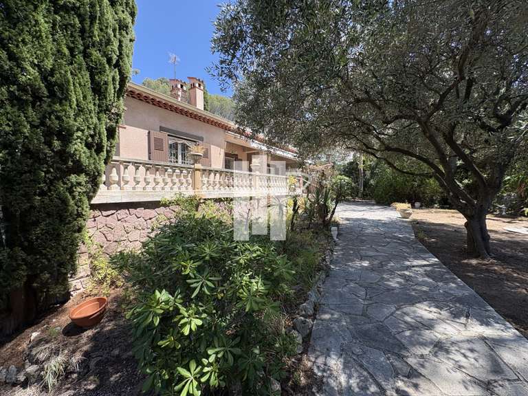 Maison Saint-Raphaël - 4 chambres - 205m²