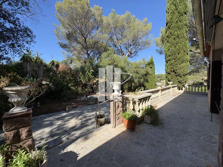 Maison Saint-Raphaël - 4 chambres - 205m²