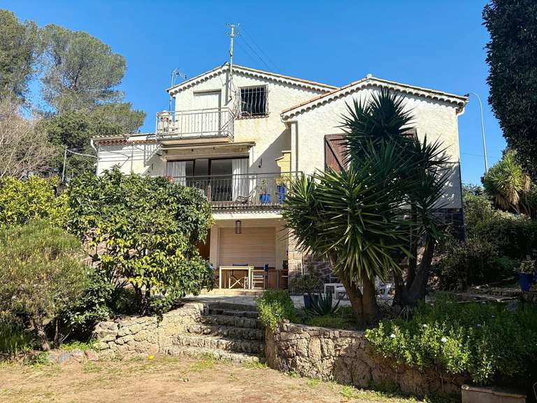Maison Saint-Raphaël - 4 chambres - 192m²