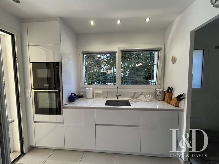 Maison Saint-Raphaël - 3 chambres - 235m²