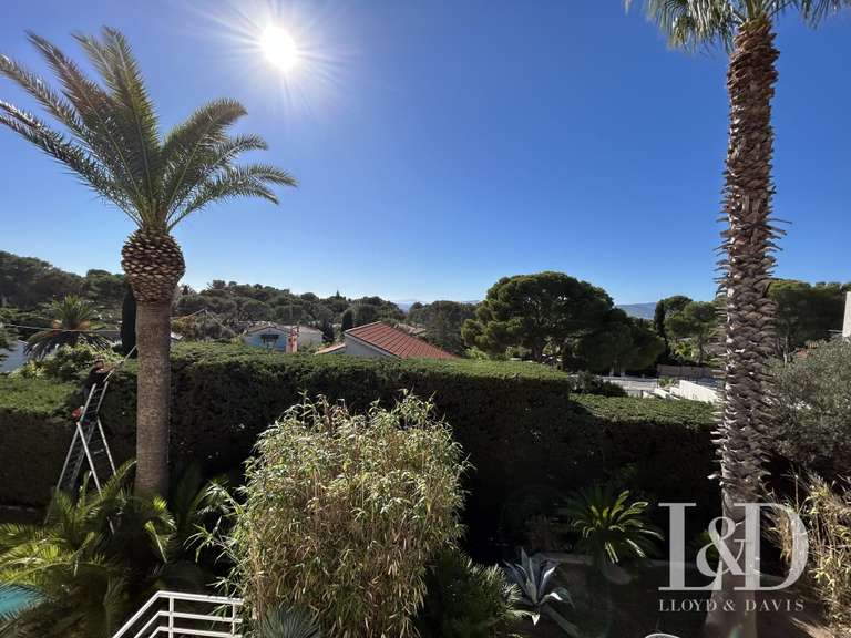 Maison Saint-Raphaël - 3 chambres - 235m²