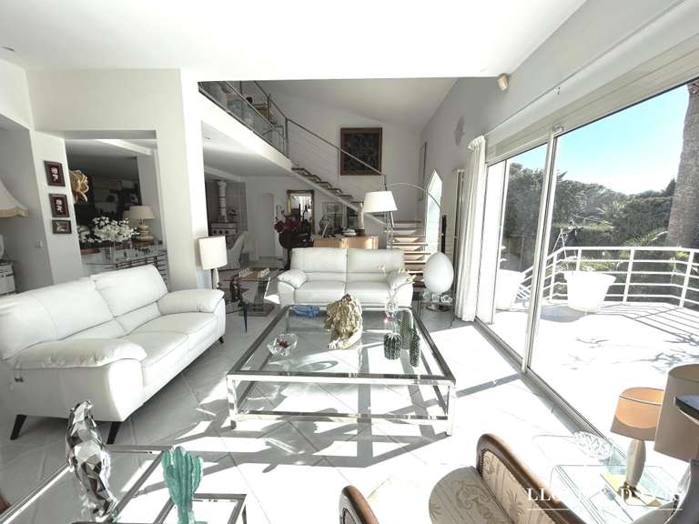 Maison Saint-Raphaël - 3 chambres - 235m²