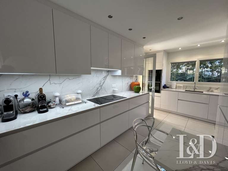 Maison Saint-Raphaël - 3 chambres - 235m²