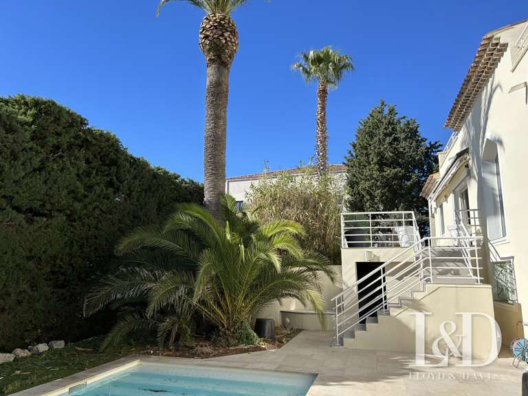 Maison Saint-Raphaël - 3 chambres - 235m²