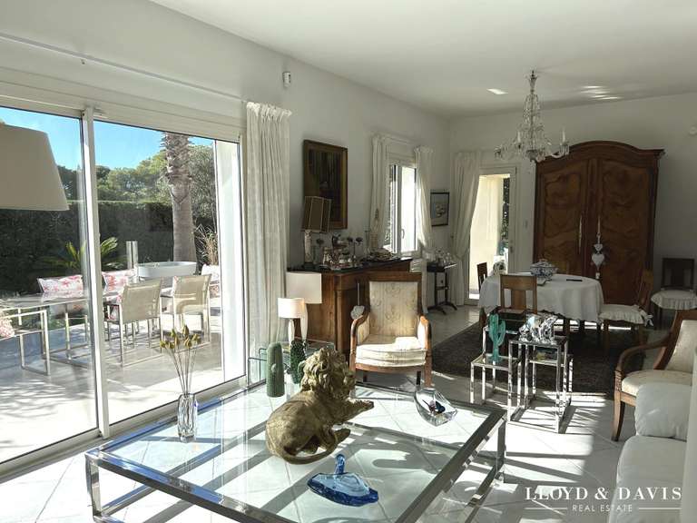 Maison Saint-Raphaël - 3 chambres - 235m²