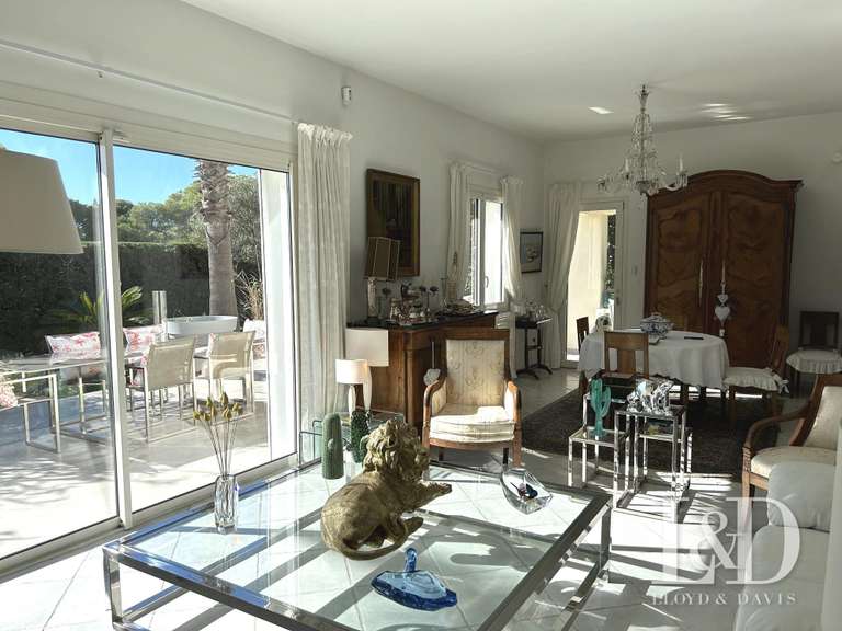 Maison Saint-Raphaël - 3 chambres - 235m²