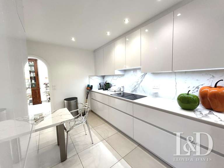 Maison Saint-Raphaël - 3 chambres - 235m²