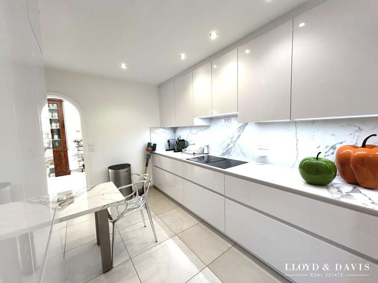 Maison Saint-Raphaël - 3 chambres - 235m²