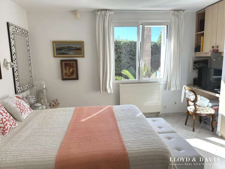 Maison Saint-Raphaël - 3 chambres - 235m²