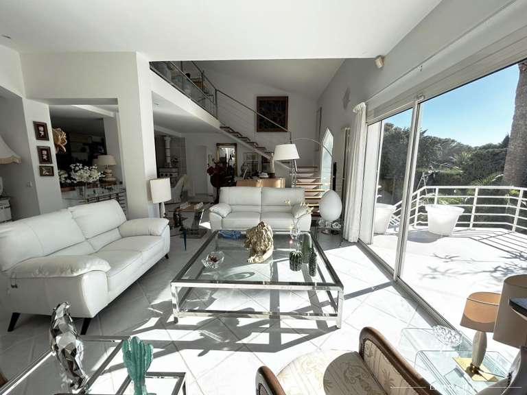 Maison Saint-Raphaël - 3 chambres - 235m²