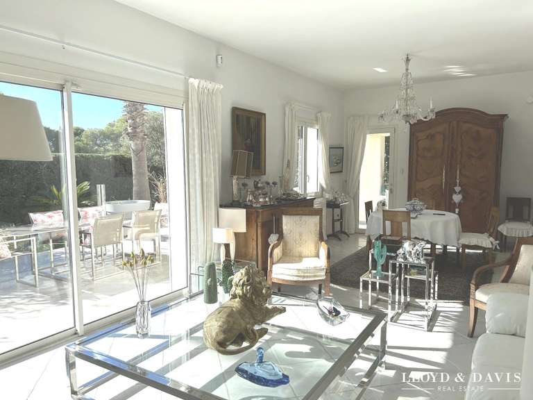 Maison Saint-Raphaël - 3 chambres - 235m²