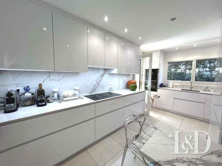 Maison Saint-Raphaël - 3 chambres - 235m²