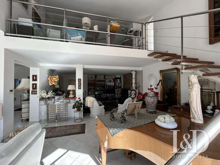 Maison Saint-Raphaël - 3 chambres - 235m²