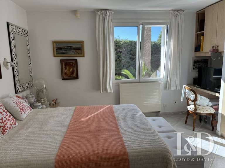 Maison Saint-Raphaël - 3 chambres - 235m²