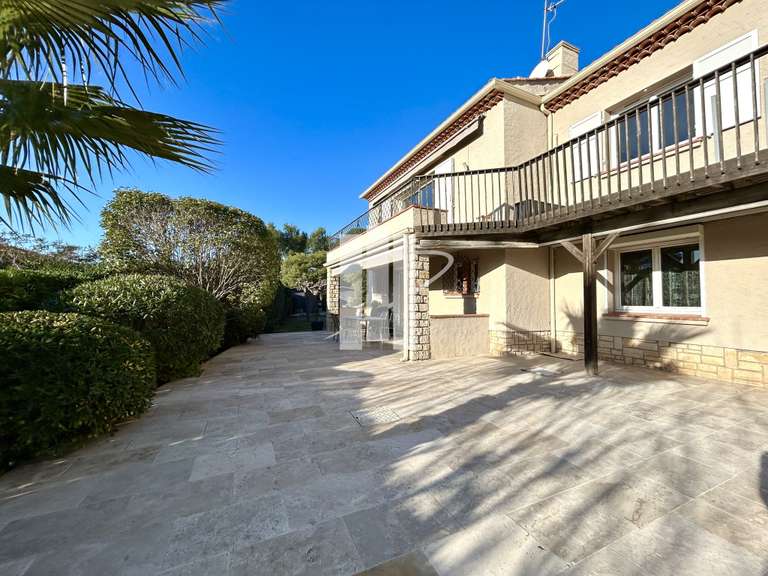 Maison Saint-Raphaël - 6 chambres - 214m²