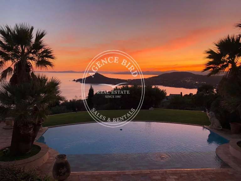 Maison Saint-Raphaël - 5 chambres - 500m²