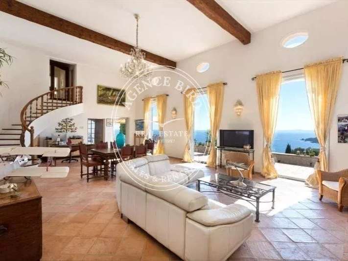Maison Saint-Raphaël - 5 chambres - 500m²