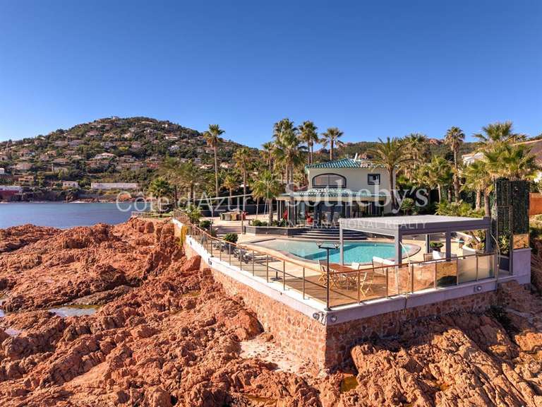 Maison Saint-Raphaël - 3 chambres - 224m²