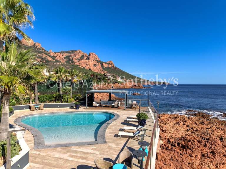 Maison Saint-Raphaël - 3 chambres - 224m²