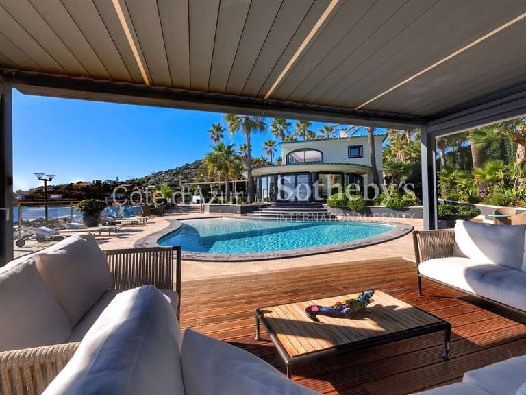 Maison Saint-Raphaël - 3 chambres - 224m²