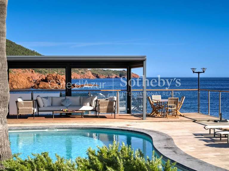 Maison Saint-Raphaël - 3 chambres - 224m²