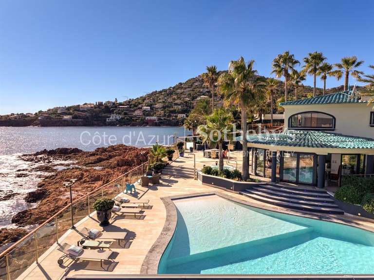 Maison Saint-Raphaël - 3 chambres - 224m²