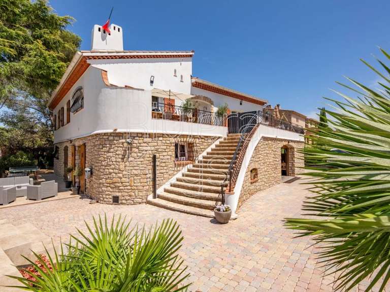 House Saint-Raphaël - 6 bedrooms - 270m²