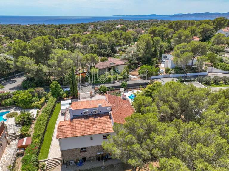 House Saint-Raphaël - 6 bedrooms - 270m²