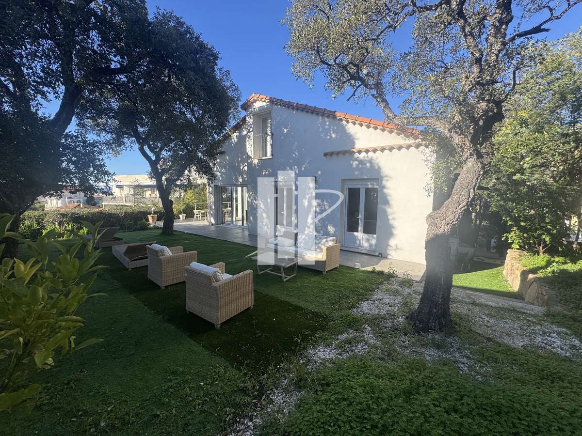 House Saint-Raphaël