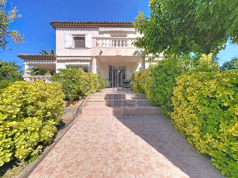 Maison Saint-Raphaël - 3 chambres - 126m²