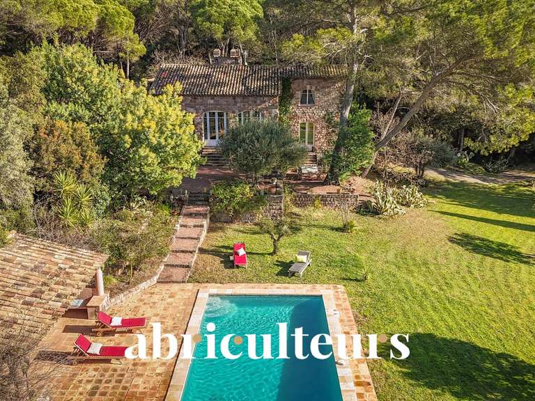 Maison Saint-Raphaël - 4 chambres - 300m²