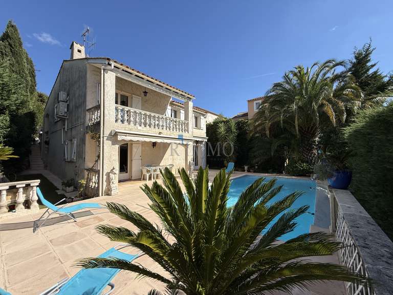House Saint-Raphaël - 3 bedrooms - 136m²