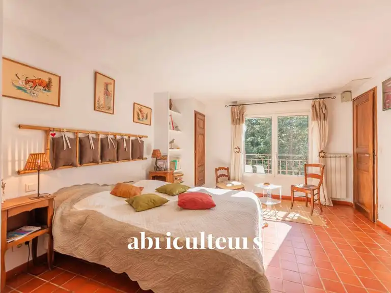 Maison Saint-Raphaël - 4 chambres - 300m²