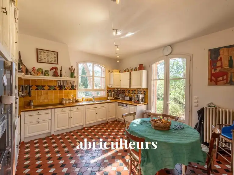 Maison Saint-Raphaël - 4 chambres - 300m²