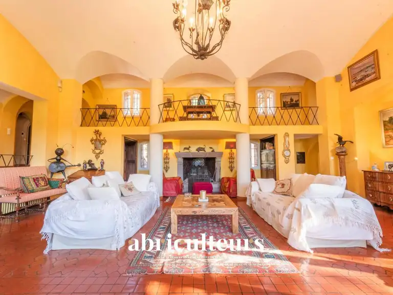 Maison Saint-Raphaël - 4 chambres - 300m²