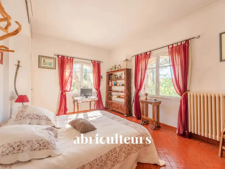 Maison Saint-Raphaël - 4 chambres - 300m²