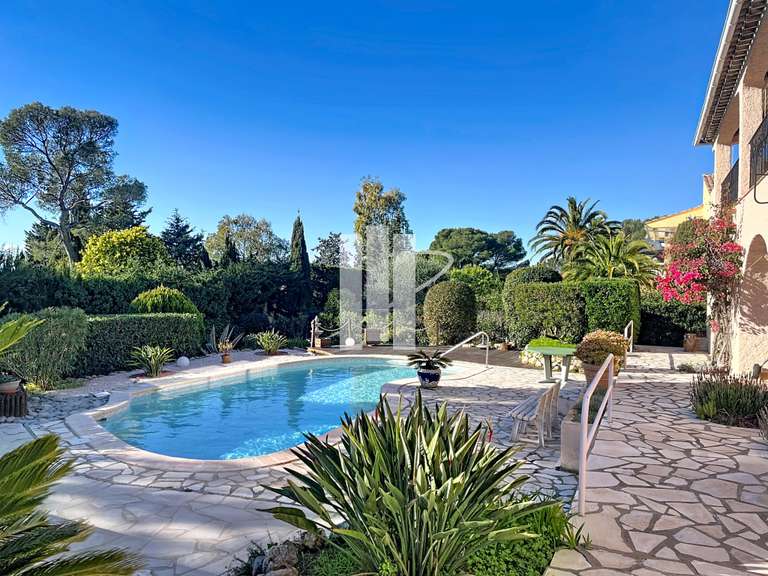 Maison Saint-Raphaël - 4 chambres - 184m²